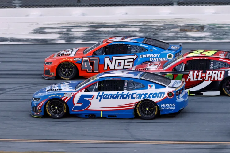 Larson has easier path to 3rd NASCAR championship after surviving Talladega chaos